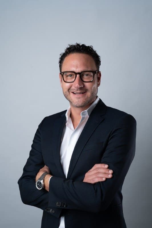 Raphael Bucher, Gründer von bucherimparting und Vermittler für Immobilien, Investoren und Geschäftspartner